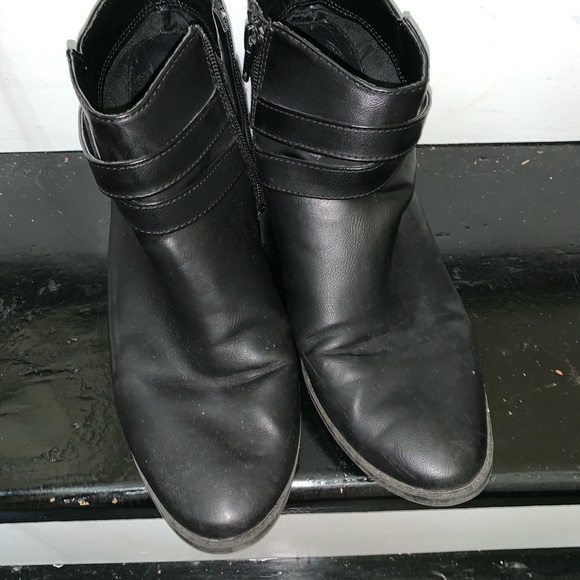 LC Lauren Conrad Criss Cross Black Booties 8.5 - Picture 2 of 3